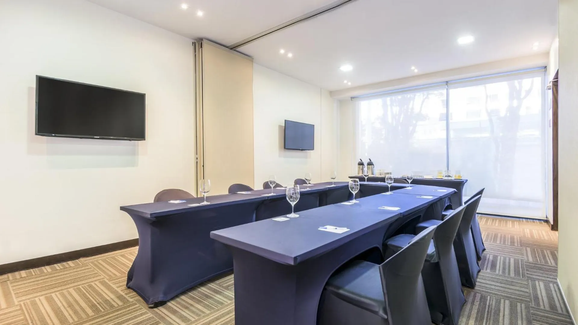 Holiday Inn Express Bogota - Parque La 93 By Ihg